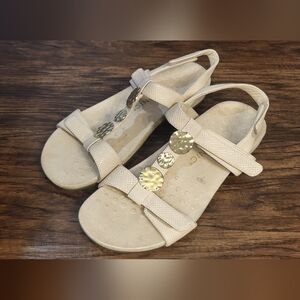 Vioniv Farra Lizard Cream Sandals Size 11